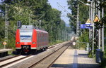 Die Rhein Niers Bahn (RB33) aus Duisburg-Hbf nach Aachen-Hbf und kommt aus Richtung Rheydt,Wickrath,Beckrath,Herrath,Erkelenz,Baal,Hückelhoven-Baal und fährt in Brachelen ein und hält