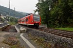 Hinter dem Bahnhof Neckarsteinach, am ehemaligen Abzweig der Strecke nach Schönau ist der 425 728 als S1 nach Homburg Saar Hbf zu sehen.