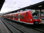 425 047 steht am 16.11.2016 in Würzburg Hbf aus Gleis 6 als RB 58095 nach Kitzingen bereit.