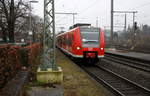 Die Rhein Niers Bahn (RB33) aus Aachen-Hbf nach Duisburg-Hbf und kommt aus Richtung Aachen-West,Laurensberg,Richterich,Kohlscheid und fährt jetzt gleich Herzogenrath ein und hält und fährt dann weiter in Richtung Hofstadt,Finkenrath,Rimburg,Übach-Palenberg,Zweibrüggen,Frelenberg,Geilenkirchen,Süggerrath,Lindern,Brachelen,Hückelhoven-Baal,Baal,Erkelenz,Herrath,Beckrath,Wickrath,Rheydt,Mönchengladbach.
Aufgenommen von Bahnsteig 1  in Herzogenrath. 
Bei Regenwetter am Kalten Mittag vom 17.12.2016.