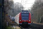 Die Rhein Niers Bahn (RB33) aus Aachen-Hbf-Heinsberg-Rheinand-Duisburg-Hbf kommt aus Richtung Aachen-West,Laurensberg,Richterich, und hält in Kohlscheid und fährt in Richtung
