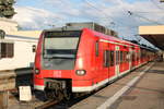 Am 03.09.2015 fährt 425 252_752 als RB 44 nach Bensheim in Mannheim Hauptbahnhof auf Gleis 9 ein.