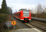 Die Rhein Niers Bahn (RB33) kommt aus Duisburg-Hbf nach Aachen-Hbf und kommt aus Richtung Mönchengladbach-Hbf,Rheydt-Hbf,Wickrath,Beckrath,Herrath und hält in Erkelenz und fährt dann weiter in Richtung Baal,Hückelhoven-Baal,Brachelen,Lindern,Süggerrath,Geilenkirchen,Frelenberg,Zweibrüggen,Übach-Palenberg,Rimburg,Finkenrath,Hofstadt,Herzogenrath, Kohlscheid,Richterich,Laurensberg,Aachen-West,Aachen-Schanz,Aachen-Hbf. 
Aufgenommen vom Bahnsteig 1 in Erkelenz. 
Bei Sonne und Wolken am Kalten am Nachmittag vom 18.2.2017. 