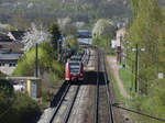 Noch zweieinhalb Jahre Quietschie, dann ist Schluß. VLEXX übernimmt ab Dezember 2019 mit Talent III Triebwagen den Verkehr zwischen Homburg - Neunkirchen und Illingen.
426 038-6 als RB Neunkirchen - Homburg Saar bei der Ausfahrt im Neunkircher Stadtteil Wellesweiler. Auch noch einer der vielen Haltepunkte im Saarland die noch nicht ausgebaut sind und keinen barrierefreien Zugang haben. 09.04.2017 Bahnstrecke 3282 Homburg Saar - Neukirchen Saar.
