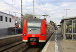 Ein Nachschuss von der Rhein Niers Bahn RB33 und kamm aus Duisburg-Hbf nach Aachen-Hbf und kamm aus Richtung Mönchengladbach-Hbf,Rheydt-Hbf,Wickrath,Beckrath,Herrath und hilt in Erkelenz und