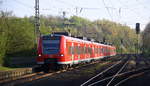 Die Rhein Niers Bahn (RB33) aus Aachen-Hbf-Heinsberg-Rheinand-Duisburg-Hbf kommt aus Richtung Aachen-West,Laurensberg,Richterich, und hält in Kohlscheid und fährt in Richtung Herzogenrath,Mönchengladbach. 
Aufgenommen von Bahnsteig 2 in Kohlscheid.
Bei schönem Frühlingswetter am Abend vom 9.4.2017.