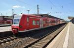 426 526-0 und 425 567-5 fahren am 3.7.2017 als RE11 (RE10016)  Rhein-Hellweg-Express  von Hamm(Westf) nach Düsseldorf Hauptbahnhof in den Bochumer Hauptbahnhof ein.