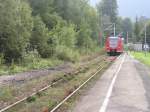 Eine RegionalBahn nach Reutte (Tirol) fhrt am 20.09.04 in den Bahnhof Lermoos ein.