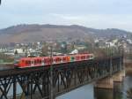426 016 und 426 938 (Klimaschutz in Saarland) sind als RB Trier - Koblenz am 20.11.2011 in Bullay