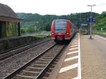 426 021-2 und 426 016-2 als RB 81 „Moseltal-Bahn“  (KBS 690) von Trier Hbf kommend bei der Einfahrt zum fahrplanmigen Halt im Bahnhof Ediger-Eller. Die dann fortgesetzte Fahrt endet spter in Koblenz Hbf. Aufgenommen am 23.06.2012 