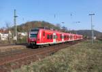 Saarbrcken Ostbahnhof...

Durch den Namen Saarbrcken vermutet man richtig, dass es viele Brcken gibt. Saarbrcken ist aber auch eine Stadt der Hgel (obwohl sie Berge heien).

Die BR 426 verstrkt den Berufsverkehr so da zwischen St. Ingbert und Dillingen ein 15 Minutentakt entsteht.

426 021 + 426 037 im Doppel halten gleich in Saarbrcken Ost.

Hier teilen sich die Strecken bei KM 2,7 nach Mannheim (KBS 670) und nach Saargemmd (KBS 684)

Links im Hintergrund der Triebwagen der Kaninchenberg und rechts schliet sich der Halberg an, dort residiert der Saarlndische Rundfunk.

Frher hielten hier auch die Nahverkehr Zge nach Saargemnd (Rilchingen-Hanweiler). Das erledigt jetzt die Saarbahn, die aber hier die Trasse nicht benutzt.

01.04.2011 