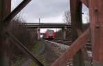 Aprilwetter - Regen, Sonne, Wind gab es Heute am 10.04.2013 aber die Temperatur war mit 12C schon eher angenehmer als in den letzten Tagen.
Tief in die Hocke mute ich gehen um dieses Photo zu machen.
426 016 + 426 038 als RB Dillingen - St. Ingbert bei Dillingen (Sd) - Abzweig Htte.
KBS 685 - Bahnstrecke 3230 Saarbrcken - Karthaus