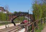 Ein Sommertag im April - Der 25.04.2013 war im Saartal bei Saarbrcken ein Sommertag.
26-27C im Schatten und weit ber 30C in der Sonne.

426 020 und ein weiterer 426er sind als RB von St. Ingbert nach Dillingen unterwegs. Hier im Saarbrcker Fllengarten befindet sich das Gespann ziwschen Burbach (Saarbrcken) und Luisenthal (Vlklingen)

KBS 685 - Bahnstrecke 3230 Saarbrcken - Karthaus