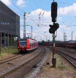 426 037 und ein Schwestertriebwagen sind auf der RB Relation St. Ingbert - Dillingen Saar unterwegs und erreichen gerade den Bahnhof Völklingen. Bahnstrecke 3230 Saarbrücken - Karthaus am 25.06.2014 