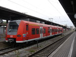 Außerplanmäßig steht ein 426 026 statt einem BR 425 in Würzburg Hbf am 14.06.2016 als RB 58097 nach Kitzingen am Gleis 6 bereit.