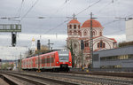 Östlich des Esslinger Bahnhofs kann man sehr schön den Bahnverkehr mit einer griechisch-orthodoxen Kirche und einer modernen Moschee als jeweiliges Motiv ablichten, wie zum Beispiel hier 426