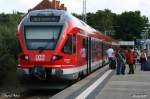 Der RE9 aus Rostock ist gerade im Bahnhof Ostseebad Binz eingefahren und fhrt in krze zurck nach Rostock.