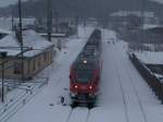 Ruhe vor dem nchsten Schneesturm am 29.Januar 2010.Am Nachmittag rollte es noch planmig bevor in der Nacht es wieder heftig schneite.
Einfahrender RE 33216 Sassnitz-Rostock kam auch noch planmig in Bergen/Rgen an.