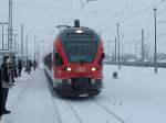 Auch mit Versptung muten die Reisende auf dem RE aus Rostock nach Sassnitz warten.Am 17.Dezember 2010 erreichte 429 030 mit nur 5min Versptung Bergen/Rgen.