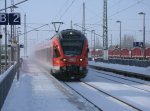 Bei der Einfahrt von 429 028,als RE 13007 Rostock-Sassnitz,gab es am 04.Februar 2012 in Bergen/Rgen Sonne und Schnee.