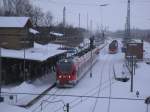 Flirttreffen,am 11.Dezember 2012,in Bergen/Rgen.Whrend der Linke 429 als RE 13011 von Rostock nach Sassnitz fuhr,verlie im Hintergrund der Flirt als RE 13028 Binz-Stralsund den Bahnhof