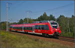 Auf Dienstfahrt nach Schönefeld befand sich DB Regio 442 141-8, als der Triebzug am 29.08.2017 durch die Berliner Wuhlheide fuhr