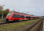 442 823-1(Bw Berlin-Lichtenberg)+Rostocker 442 348 als RE 18490 von Berlin Hbf(tief)nach Warnemnde kurz nach der Ankunft in Warnemnde.14.10.2017 die Mitfahrt auf dem Teilstck war mit