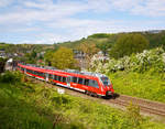   Der vierteilige Bombardier Talent 2 - 442 208 / 442 708  Winningen  , als RB 81  Moseltalbahn  (Trier  – Cochem – Koblenz), hat am 28.04.2018 die Mosel über die  Gülser