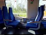Blick auf eine Vierer-Sitzgruppe in 442 101 (Bombardier Talent 2) der S-Bahn Mitteldeutschland (DB Regio Südost), ex DB Regio NRW. Beinfreiheit sieht anders aus.
Aufgenommen in S 37725 (S7) von Halle-Nietleben nach Halle(Saale)Hbf Gl. 13a. [28.4.2018 | 10:31 Uhr]