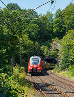 
Zwei gekoppelte Bombardier Talent 2 der DB Regio NRW durchfahren am 15.07.2018, als RE 9 - Rhein Sieg Express (RSX) Aachen - Köln - Siegen, den 32 m langen Mühlburg-Tunnel in Scheuerfeld (Sieg) und überqueren gleich hinter dem Tunnel auch die Sieg.