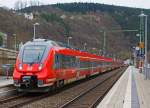 Der RE 9  - Rhein Sieg Express (RSX) Aachen - Kln - Siegen beim Halt am 09.03.2013 im Bahnhof Kirchen/Sieg, hier besteht der Umlauf (10917) aus zwei gekuppelten fnfteiligen Bombardier Talent 2 ( 442