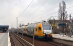 445 112 wartet am 28.03.15 in Berlin Jungfernheide auf die Abfahrt nach Rathenow.