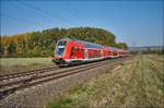 445 061 ist am 10.10.2018 als RE 55 in Richtung Würzburg/M. Hbf. bei Retzbach-Zellingen unteregs.