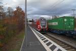 In Heddesheim/Kirchberg ist ein RE 60 geführt vom 446 019 gen Mannheim. 12.11.2018