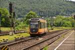 Ein S41 Zug ist bei der Ausfahrt in Mosbach-Necharelz am 7.6.2023 zu sehen.