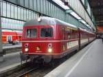 425 420-7  Enztler Freizeitexpress  wartet auf Fahrgste auf Gleis 4 in Stuttgart. 22.05.08
