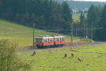 02. Oktober 2012, von Oberweißbach hat man einen weiten Blick über die Thüringer Landschaft. Ein Zug der Bergbahn fährt nach Cursdorf.