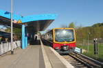 Die S-Bahn der BR 481-482 auf der S 5 nach Fredersdorf am 21.04.2018 in Neuenhagen bei Berlin.