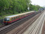 S Bahn 481/482 als S41 auf den Berliner Ring zwischen den Bahnhöfen Berlin-Neukölln und Berlin Herrmannstr.