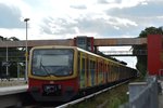 Am Bahnhof Hoppegarten konnte ich diese Werbe S-Bahn ablichten.

Hoppegarten 19.07.2016