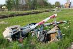 Ehemalige Schrankenanlage des Bahnhofs Strasburg (Uckermark) wurde im Dez. 2014 etwas gewaltsam ausser Dienst gestellt. - 05.05.2015
