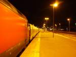 Blick entlang der Zuglok 101-039, weiter am Talgo (CNL 1201) bis zum Zugende, wo sich die Auto-Wagons befinden.
AUfgenommen auf dem Bahnsteig 3/4 im Hallenser Hbf.
Halle, der 29.8.08