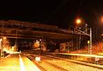 Brückensanierung in der Zscherbener Straße in Halle (Saale): Blick auf die ruhige Brückenbaustelle samt Kran.