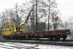 15. November 2008, Im früheren Güterbereich des Bahnhofs Kronach werden Fahrleitungsmaste demontiert.