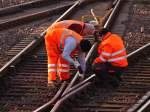 Arbeiten an einer Weiche am 21.11.2011 im Aachener Hbf.