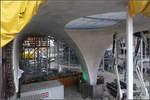 Die Kelchstützen -

Allmählich nimmt auch die Bahnsteighalle des neuen Stuttgarter Hauptbahnhofes ihre Form an. Hier ein Blick auf die zuerst gegossene Kelchstütze mit dem Lichtauge.

Tage der offenen Baustelle.

05.01.2020 (M)