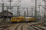 Ein Bauzug der DB Bahnbau Gruppe am 11.11.2013 bei der Einfahrt auf Gleis 4 in Erfurt Hbf.