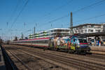 Der Polizei-Taurus 1116 157-9 mit dem EC 113 von Frankfurt nach Klagenfurt am Heimeranplatz in München. Am Ende schob noch 1116 193-4. Fotografiert am 10.02.2022 