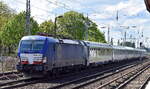 DB Fernverkehr AG [D] mit der blauen BRCE Vectron  X4 E - 639  [NVR-Nummer: 91 80 6193 639-2 D-DISPO] und EC Richtung Polen am 27.04.24 Höhe Berlin Hirschgarten.
