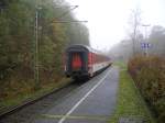 Nachschuss auf den EC 371 (Arhus-Prag), der gerade im Novembergrau verschwindet, nachdem er pnktlich um 10.59 Uhr den Bahnhof von Flensburg verlassen hat.